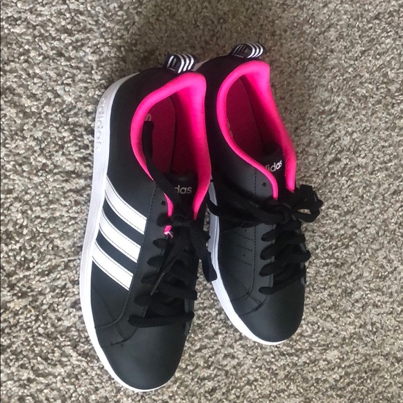 Adidas sneakers size 8 - Picture 2 of 3